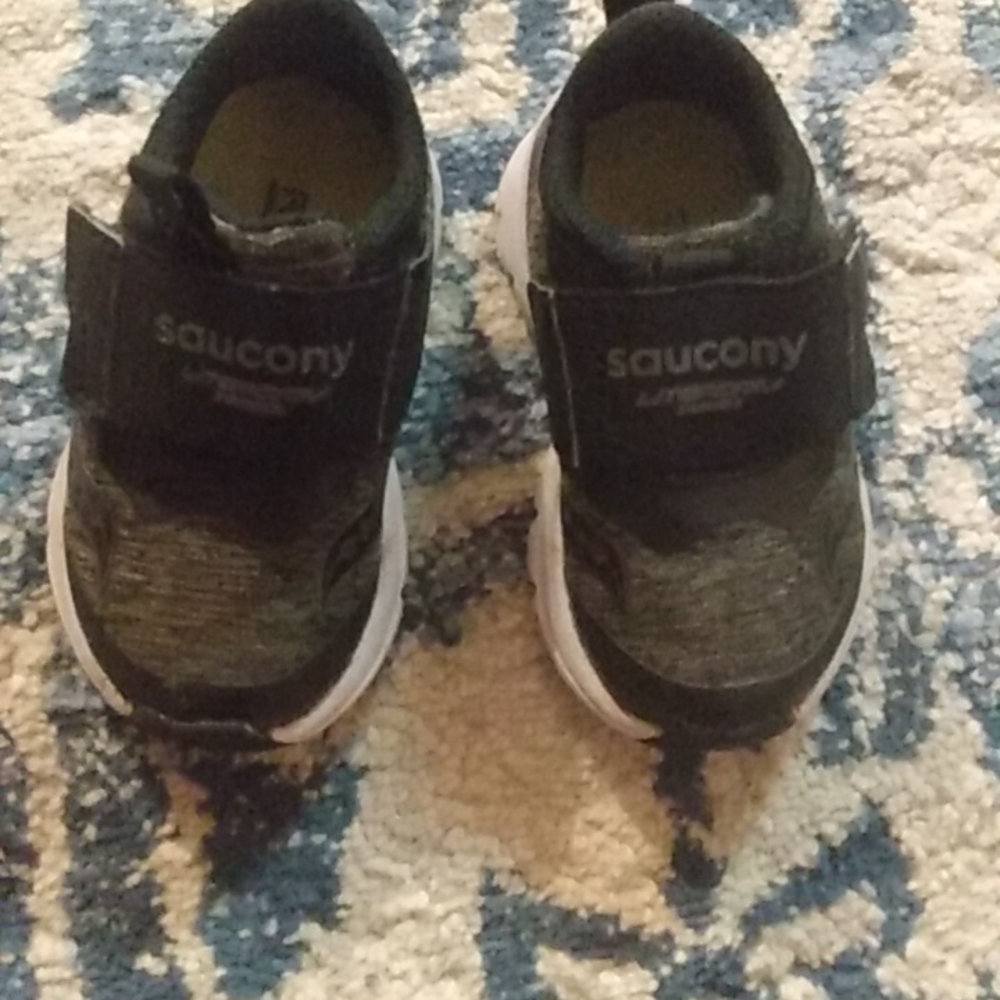 Saucony toddler boy sneakers size 4 black Velcro